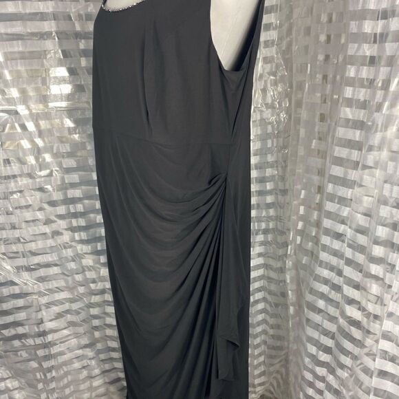 Avenue Embellished Evening Dress With Jacket - Picture 5 of 11